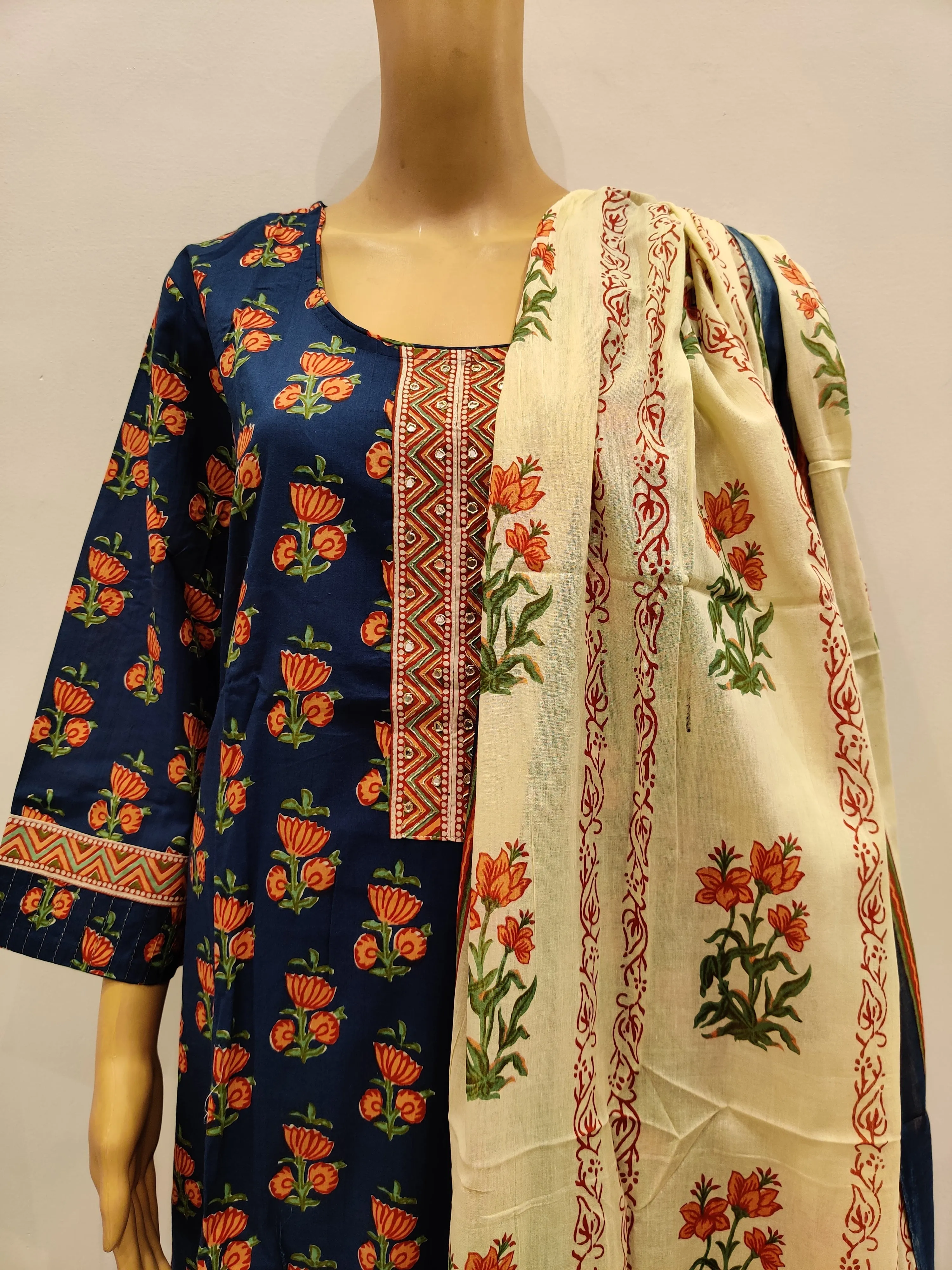 Hybrid Tea Roses Kurta pant with dupatta set