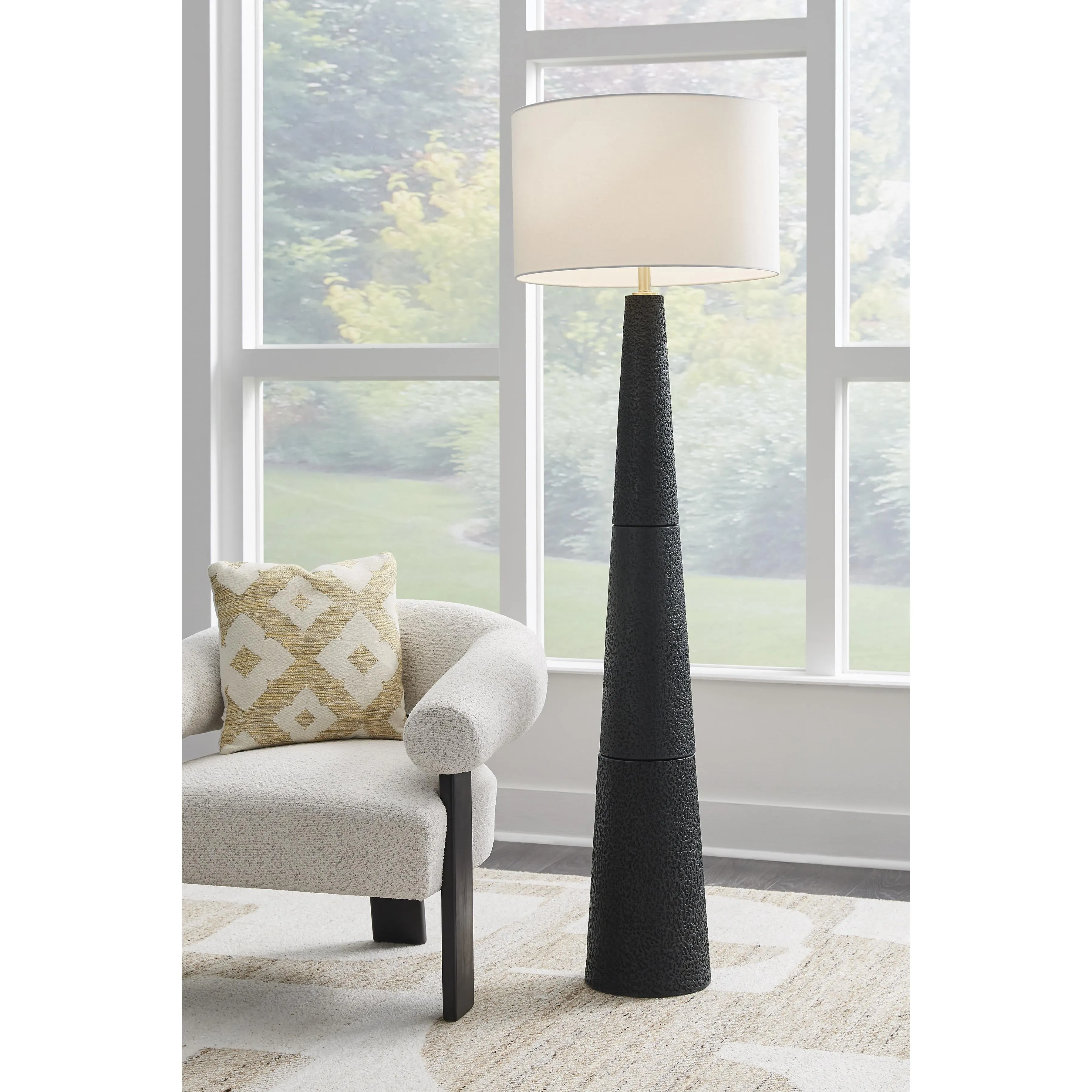 Signature Design by Ashley Hallburg Floorstanding Lamp L235761